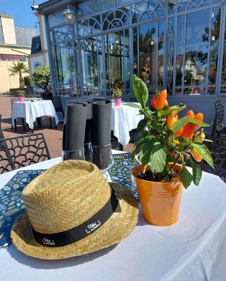 Hotel Restaurant La Pecherie - Le Manoir D'A Cote - Les 5 Ruches -Logis Hotels Courseulles-sur-Mer Exteriör bild