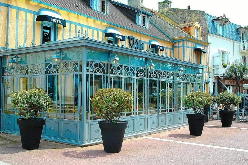 Hotel Restaurant La Pecherie - Le Manoir D'A Cote - Les 5 Ruches -Logis Hotels Courseulles-sur-Mer Exteriör bild